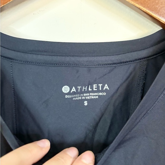 Athleta navy blue sunlover UPF tulip back long sleeve top size SM - Picture 3 of 5